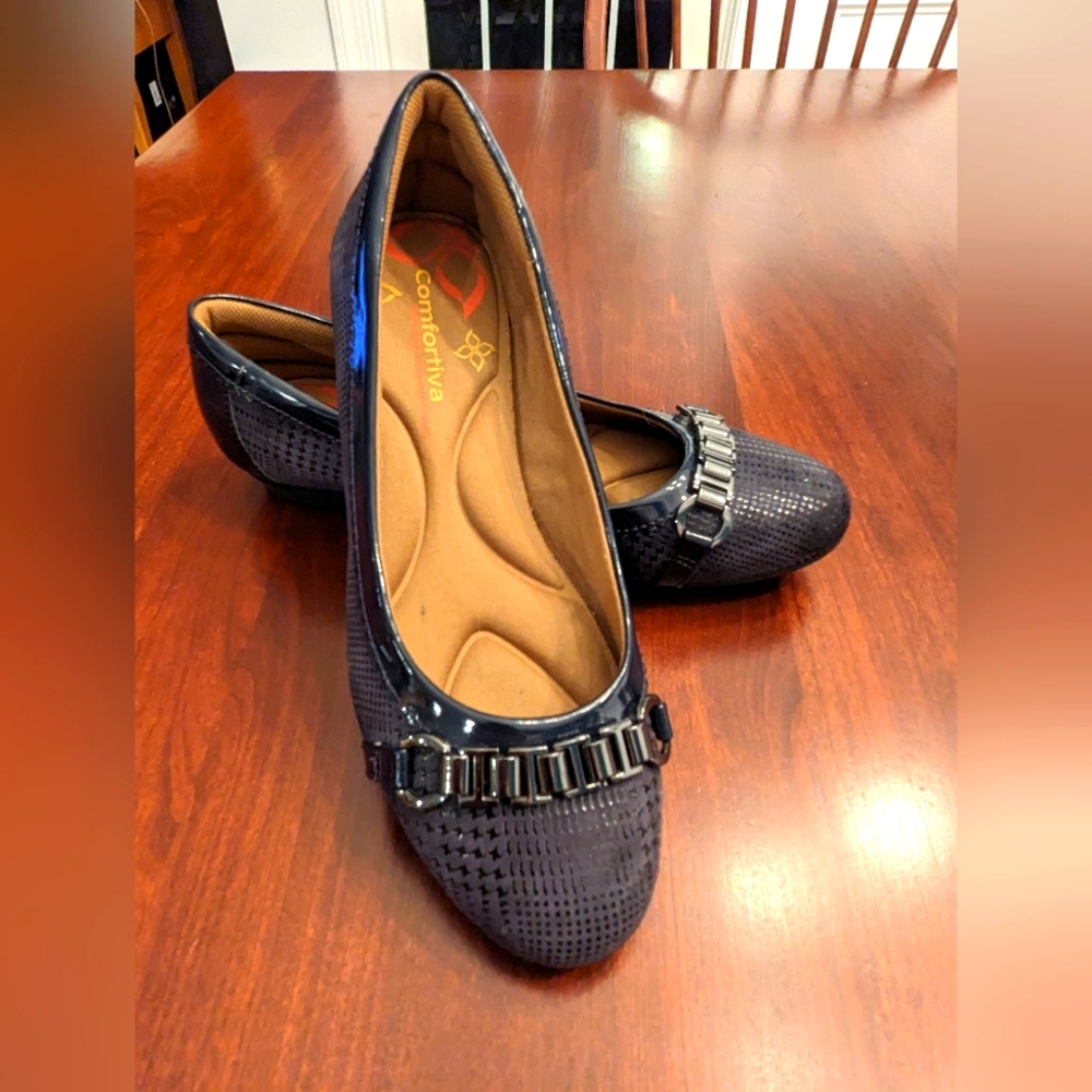 Comfortiva round toe ballet flats, navy blue, size 8